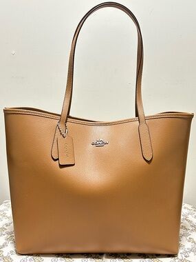COACH City Tote Double Face Leather in Light Saddle
